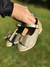 Load image into Gallery viewer, [Glitter Gold] Bow Shoes
