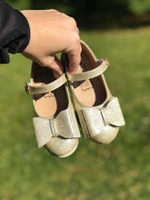 Load image into Gallery viewer, [Glitter Gold] Bow Shoes
