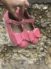Load image into Gallery viewer, [Red + White Stripe] Bow Shoes

