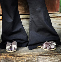 Load image into Gallery viewer, [Black + White Striped] Bow Shoes
