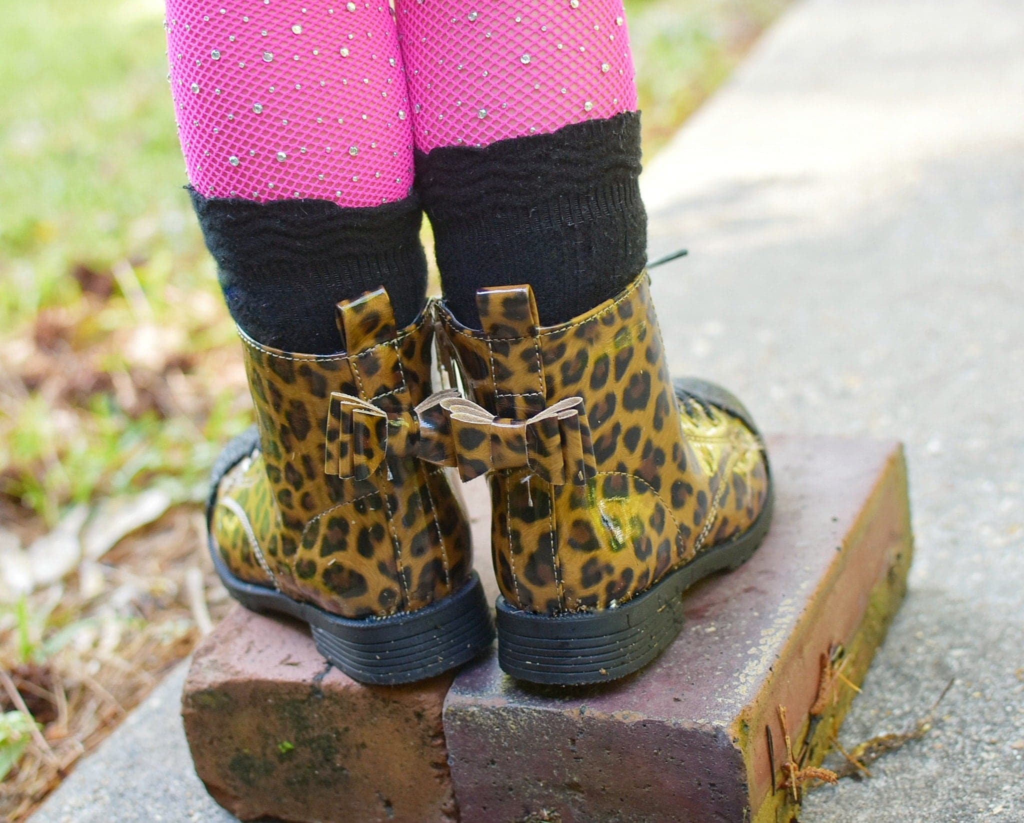 [Leopard + Black Glitter Toe] Boots