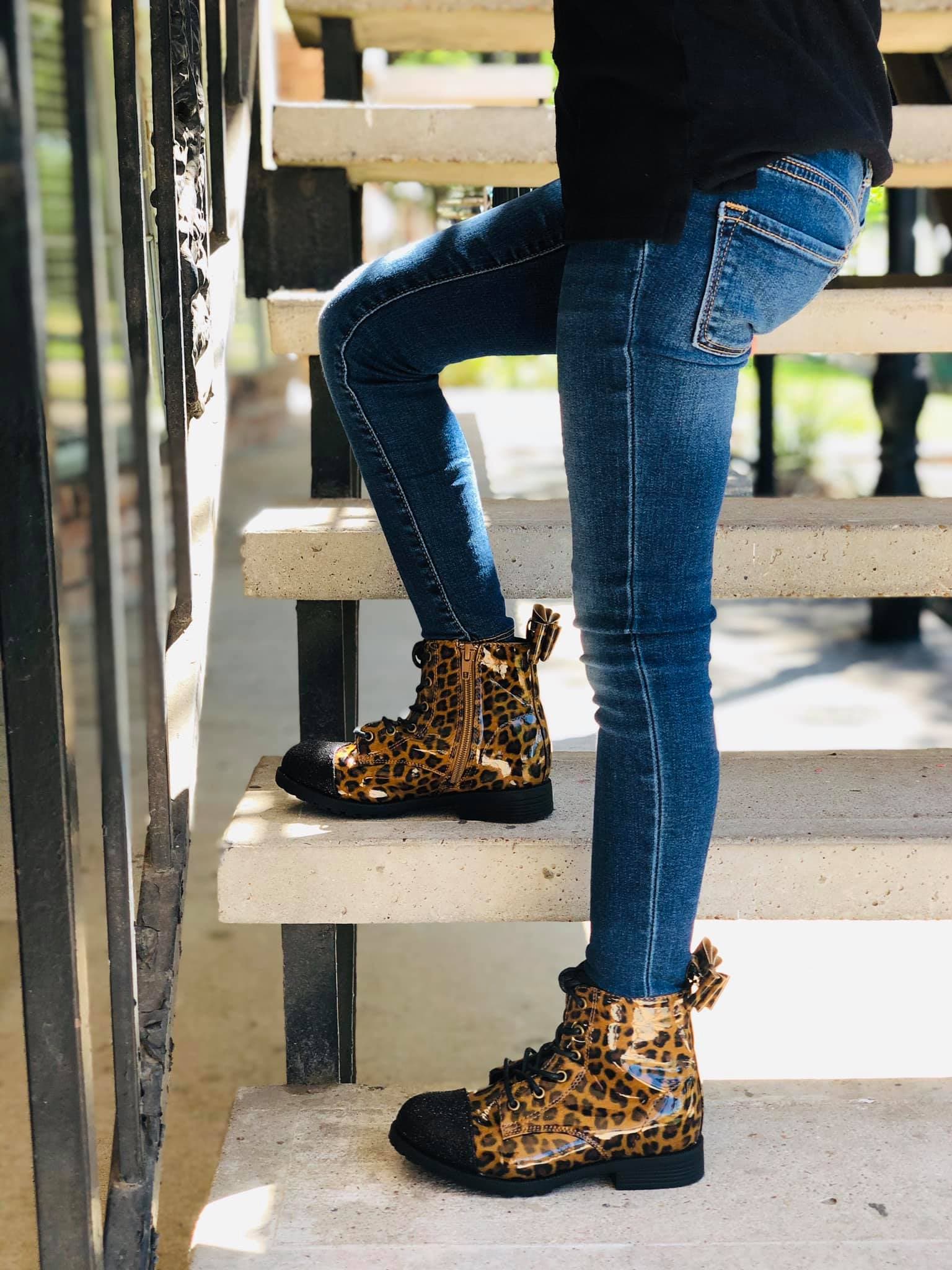 [Leopard + Black Glitter Toe] Boots