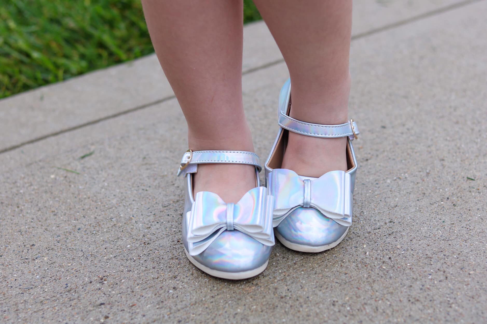 [Holographic + Iridescent] Bow Shoes