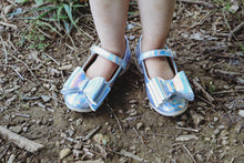 Load image into Gallery viewer, [Holographic + Iridescent] Bow Shoes
