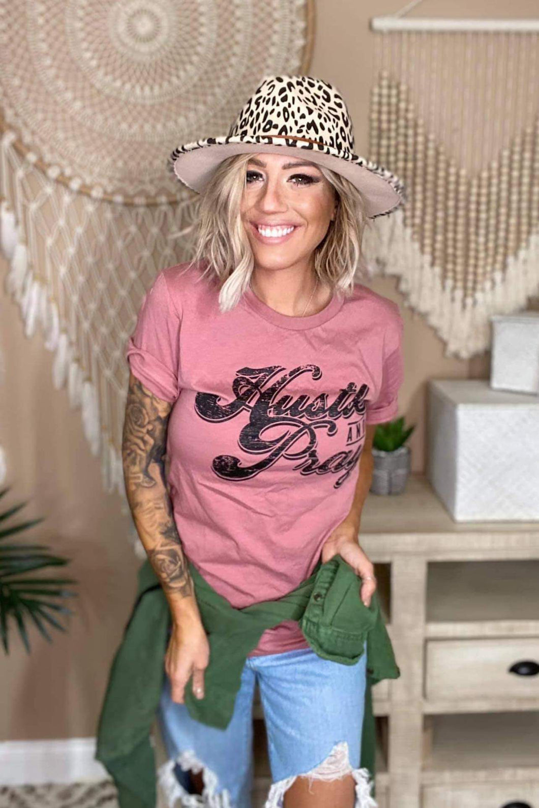 [Hustle and Pray] Tee Shirt